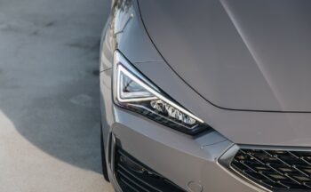 cupra-leon-1-4-e-hybrid-copper-edition-cupra-leon-1-4-e-hybrid-245pk-pano-keyless-sfeerverlichting (21)